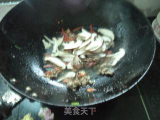 包菜香菇肉丝炒河粉的做法步骤：5