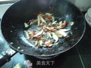 包菜香菇肉丝炒河粉的做法步骤：6