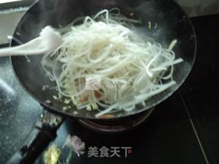包菜香菇肉丝炒河粉的做法步骤：9