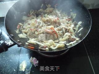 包菜香菇肉丝炒河粉的做法步骤：12
