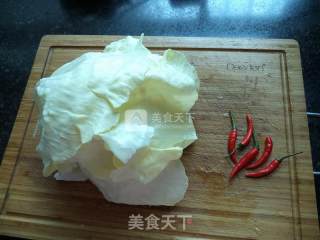 米椒包菜丝的做法步骤：1