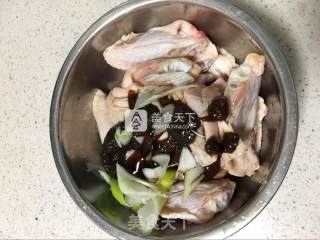 炸鸡翅的做法步骤：2