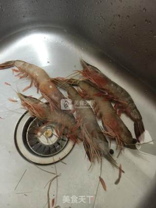 蒜香烤对虾的做法步骤：1