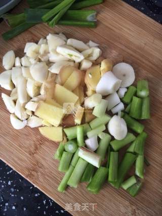 羊肉萝卜煲的做法步骤：1