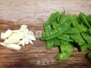 清炒豌豆片的做法步骤：1