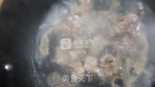 土豆烧排骨的做法步骤：1