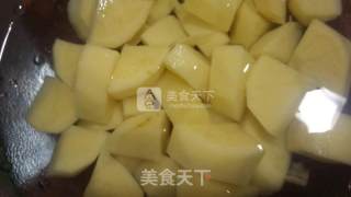 土豆烧排骨的做法步骤：2