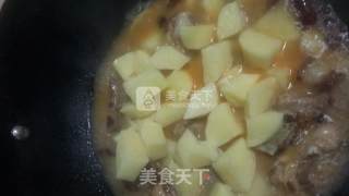 土豆烧排骨的做法步骤：4