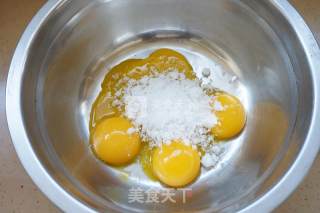 长颈鹿蛋糕卷的做法步骤：1