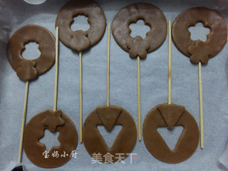 喜气洋洋饼干棒棒糖的做法步骤：13