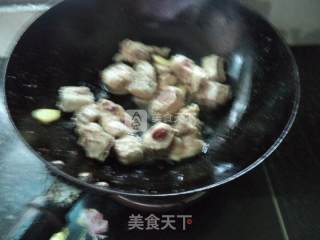 土豆胡萝卜烧排骨的做法步骤：4