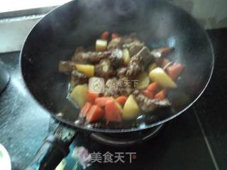 土豆胡萝卜烧排骨的做法步骤：9