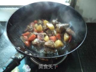 土豆胡萝卜烧排骨的做法步骤：12