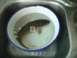 蒜香酸辣鱼的做法步骤：1