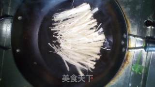 葱香金针菇的做法步骤：2