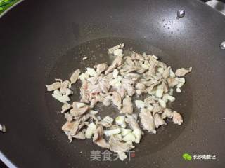 芹菜炒土豆丝的做法步骤：2