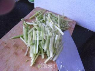 干虾仁炒芹菜的做法步骤：3