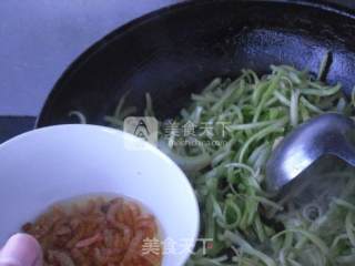 干虾仁炒芹菜的做法步骤：9