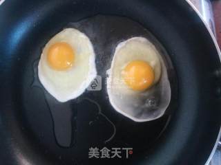 火腿肠鸡蛋面的做法步骤：4
