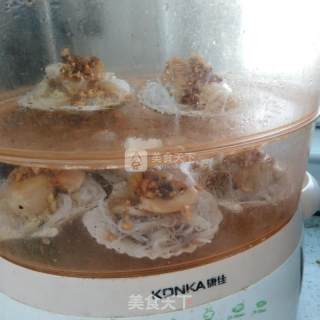 蒜蓉粉丝蒸扇贝的做法步骤：4