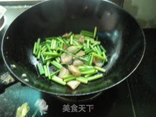 蒜苔五花肉炒粉的做法步骤：6