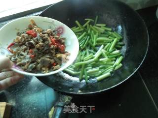 蒜苔鸭杂的做法步骤：12