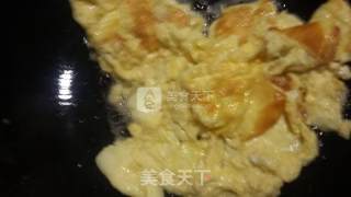 韭菜炒鸡蛋的做法步骤：2
