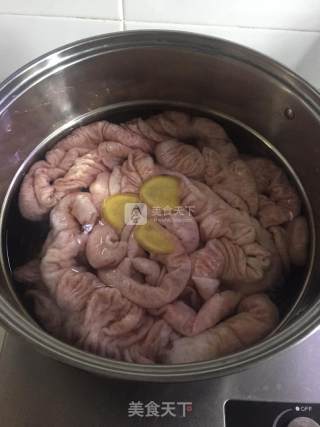 肥肠煲的做法步骤：3