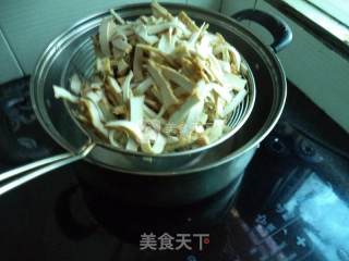 拌熏香干丝的做法步骤：4