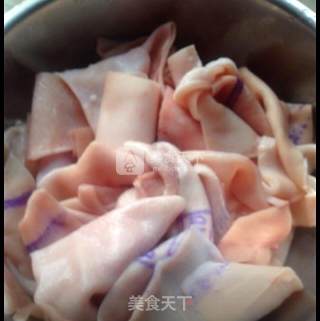 肉皮冻的做法步骤：1