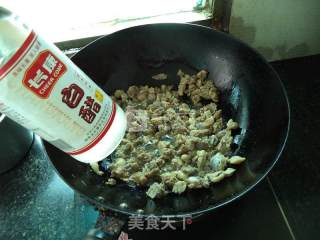 酸黄瓜炒鸭丁的做法步骤：3