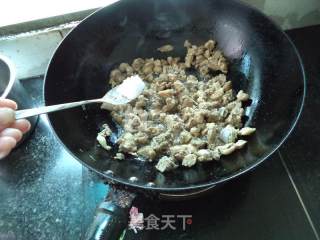 酸黄瓜炒鸭丁的做法步骤：4