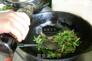 蒜苔牛肉的做法步骤：5