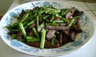 蒜苔牛肉的做法步骤：6
