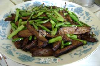 蒜苔牛肉的做法步骤：7