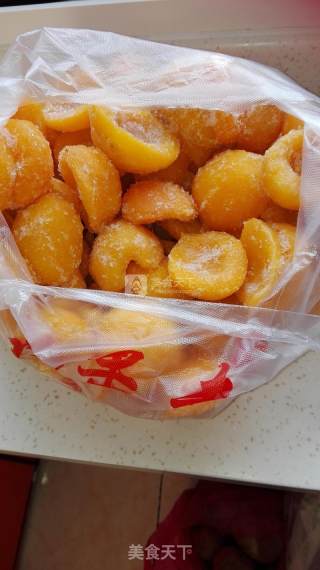 黄桃罐头的做法步骤：1