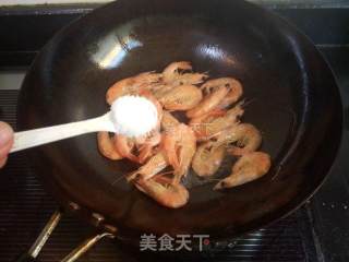 糖醋炒虾干的做法步骤：4