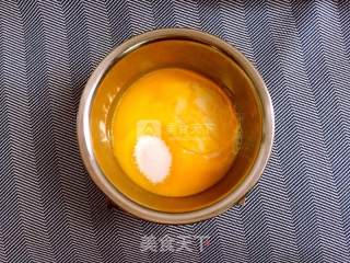 自制戚风蛋糕的做法步骤：2