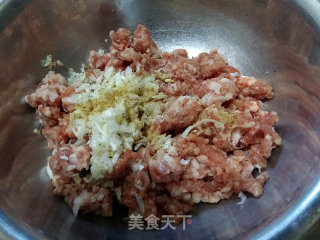 翡翠白菜饺的做法步骤：1