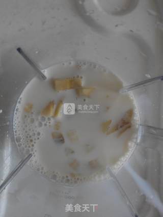 香蕉奶昔的做法步骤：2