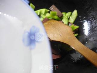 尖椒炒鹅血的做法步骤：4