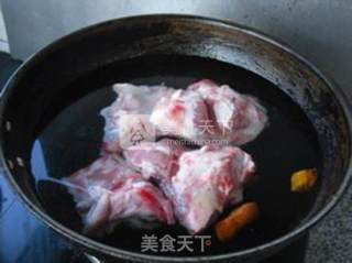 酱骨头的做法步骤：1