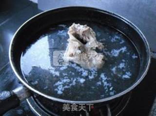 骨头汤煮面条的做法步骤：1
