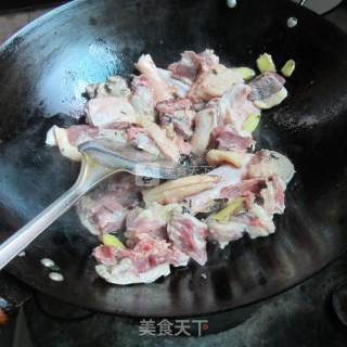 红枣蒸老鸭---宴客菜的做法步骤：3