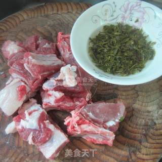 绿茶排骨的做法步骤：2