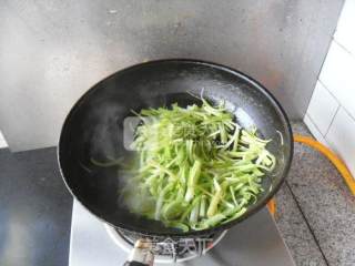 芹菜粉条的做法步骤：4