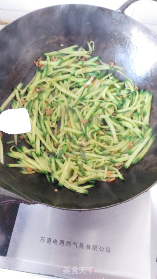 海米萝卜丝的做法步骤：4
