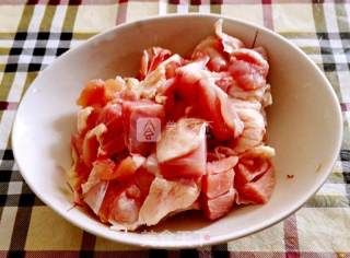 麻辣琵琶腿肉丁的做法步骤：2