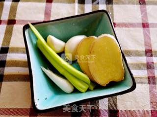 麻辣琵琶腿肉丁的做法步骤：3