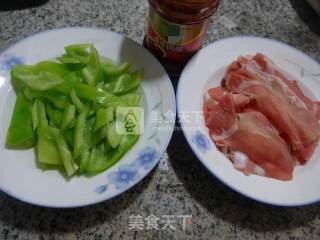 尖椒炒肥牛片的做法步骤：1